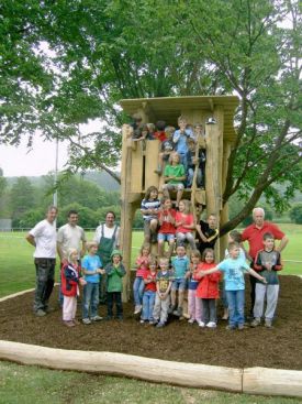 Das neue Baumhaus auf dem Kinderspielplatz